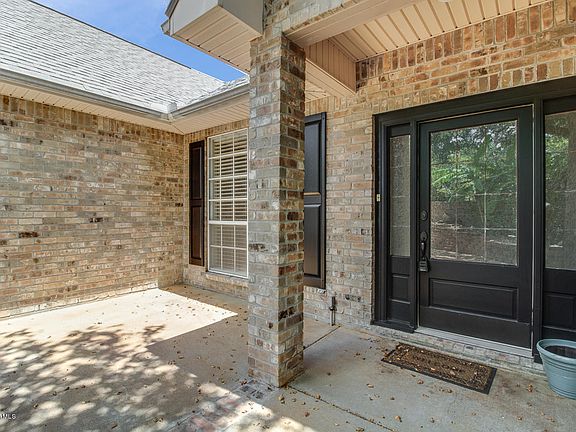 5th image of 610 N Domingue Ave
