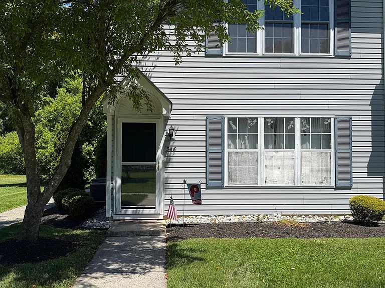 546 Shetland Ct — Photo 3