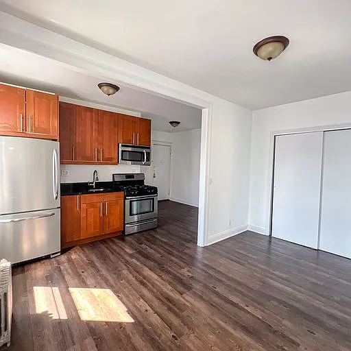 2478 Arthur Ave #9 — Photo 2