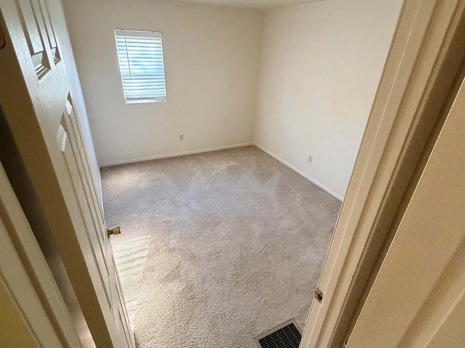 2 bed, 752 sqft, $1,200 — Photo 4