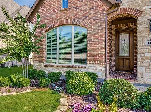 2nd image of 1221 Reese Way