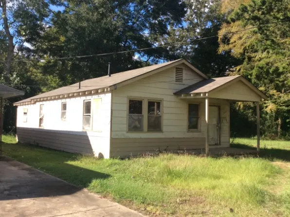 322 Brouillette Ave, Marksville, LA 71351