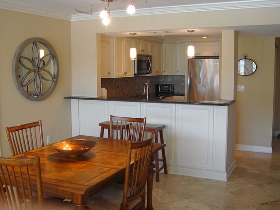 2nd image of 7 Shelter Cove Ln