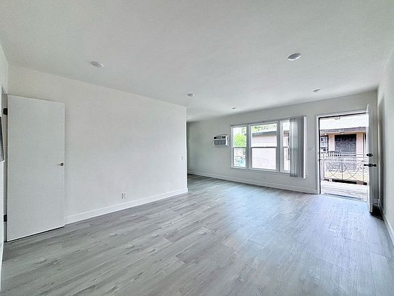3rd image of 208-212 S Westlake Ave #212-05