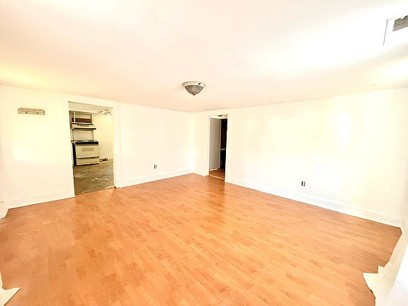 3rd image of 1318 Ann St NW