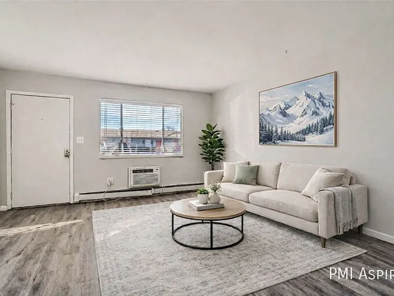 Keri Lyn Apartments — Photo 10