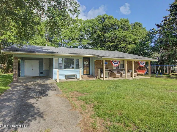 5206 Fern St, Pascagoula, MS 39567