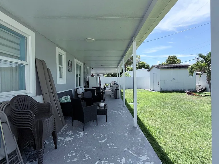 9235 SW 41st St — Photo 52