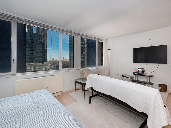 4th image of 322 W 57th St APT 30L
