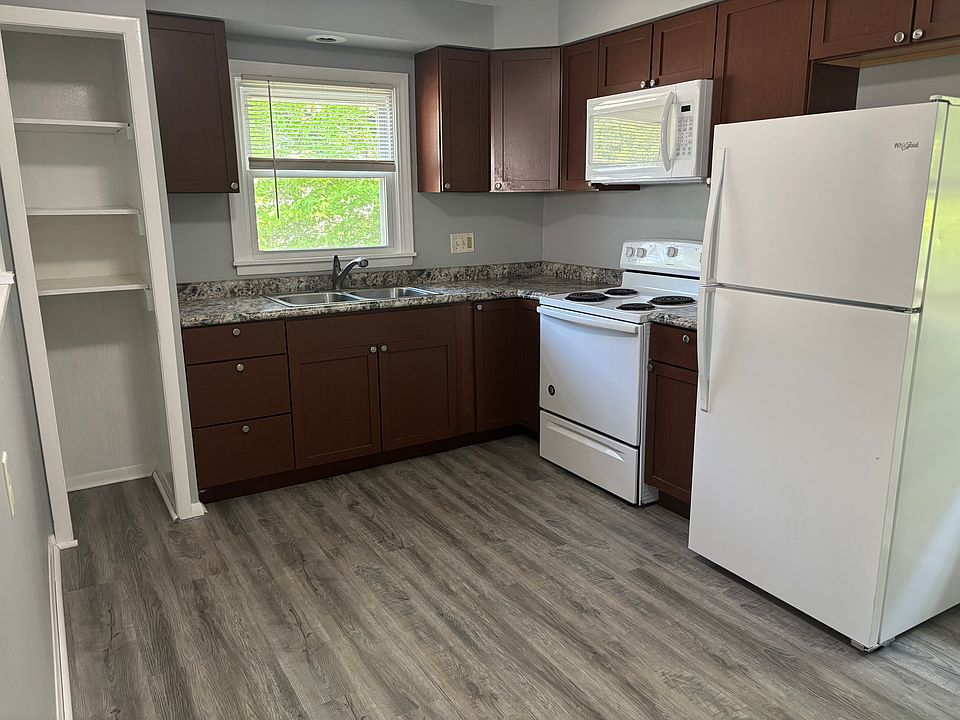 2nd image of 824 41st St