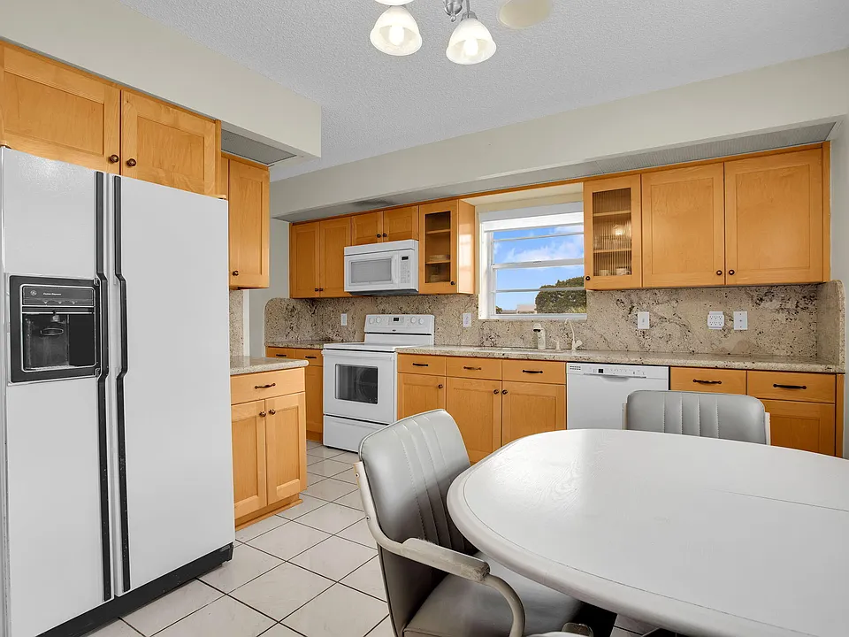1605 Abaco Dr #M4