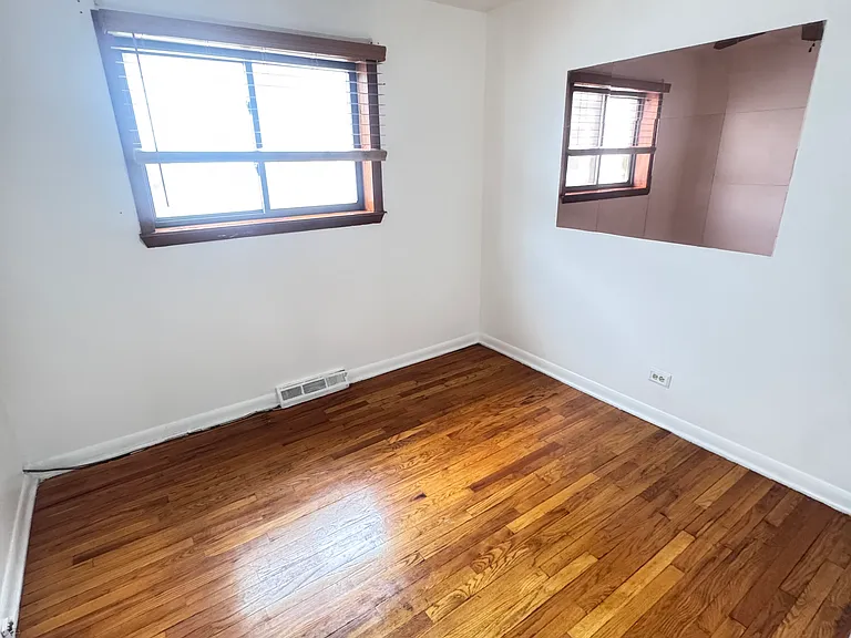 9318 S Lowe Ave — Photo 10