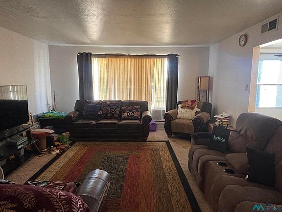 3rd image of 300 Linda Cir