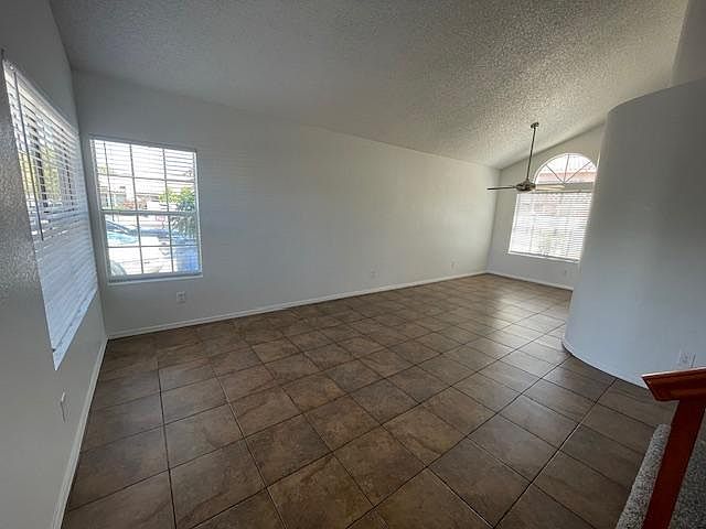 1st image of 509 W Carmen St