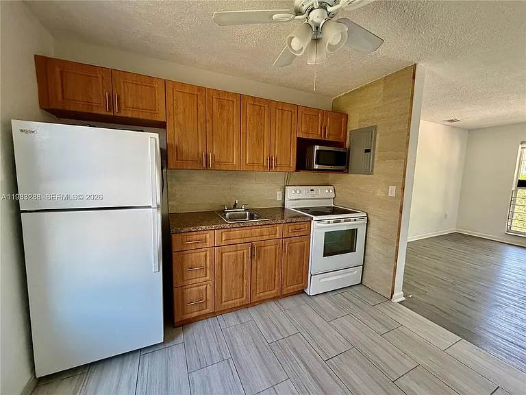 1305 NW 4th St #3 — Photo 10