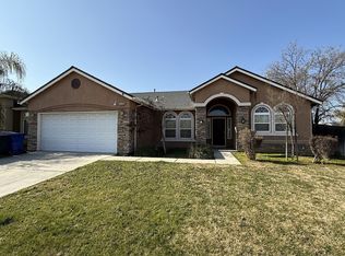 579 N Morningside Dr, Dinuba, CA 93618