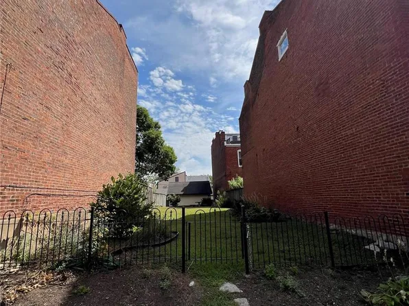 2206 Menard St, Saint Louis, MO 63104