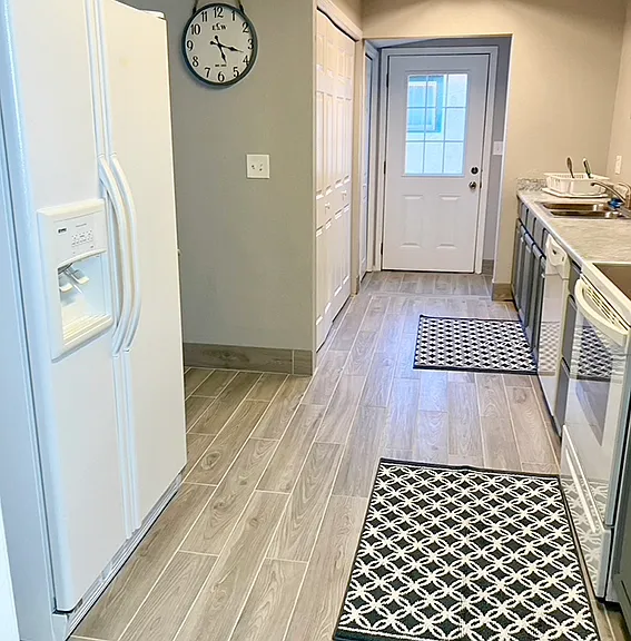 2515 N Grand Ave — Photo 3