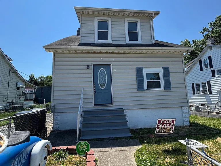 105 Williams Ave — Photo 2