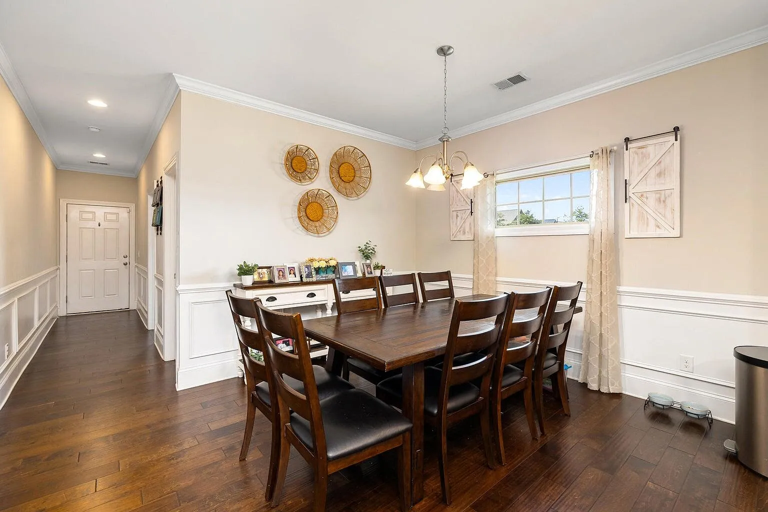 5 bed, 3.0 bath, 2395 sqft, $2,350 — Photo 4