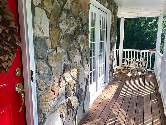 3rd image of 28 Fernwood Ct