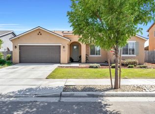 2208 Lake Ct, Kingsburg, CA