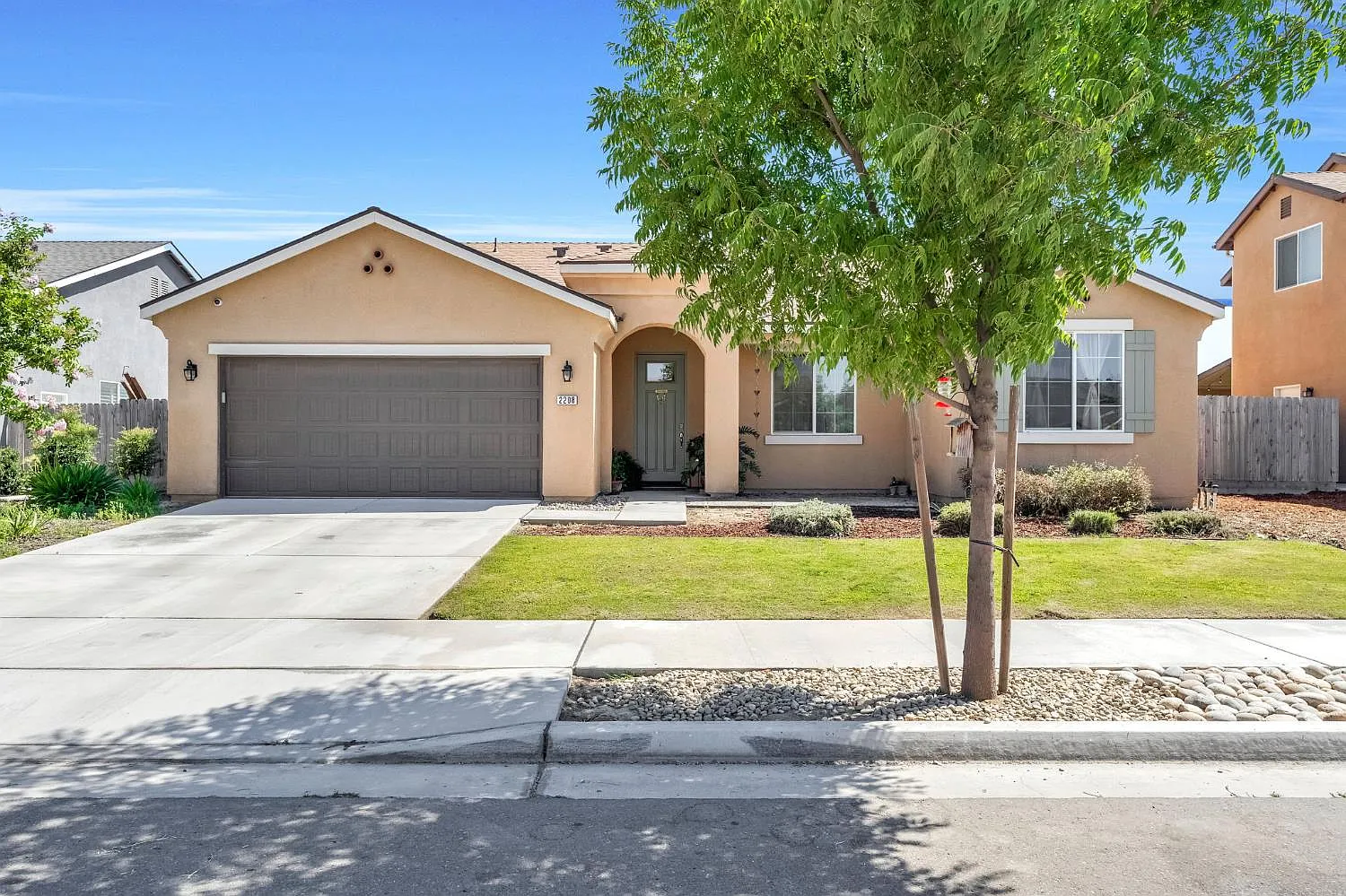 2208 Lake Ct photo 1