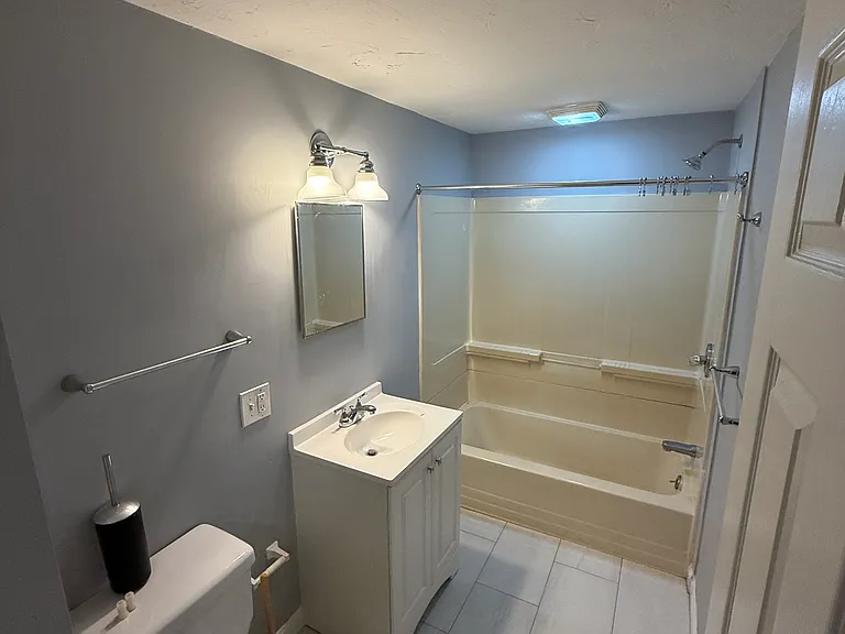 83 E Main St #1R — Photo 6