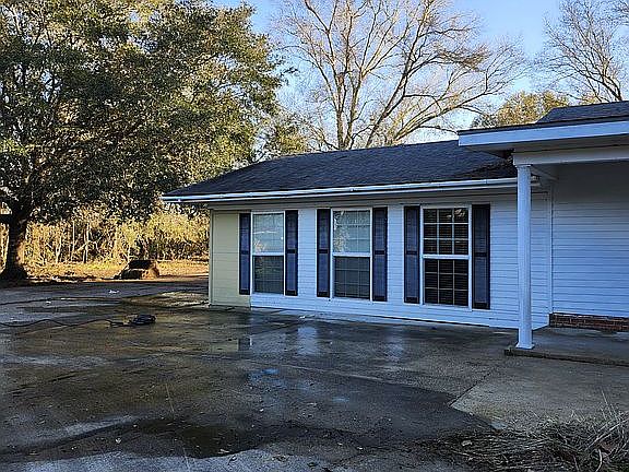 18107 W State Highway 82, Abbeville, LA 70510 | Zillow