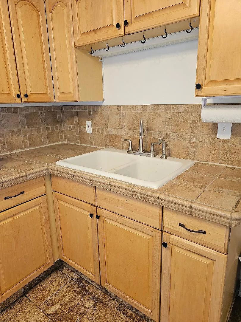 3 bed, 1100 sqft, $1,635 — Photo 4
