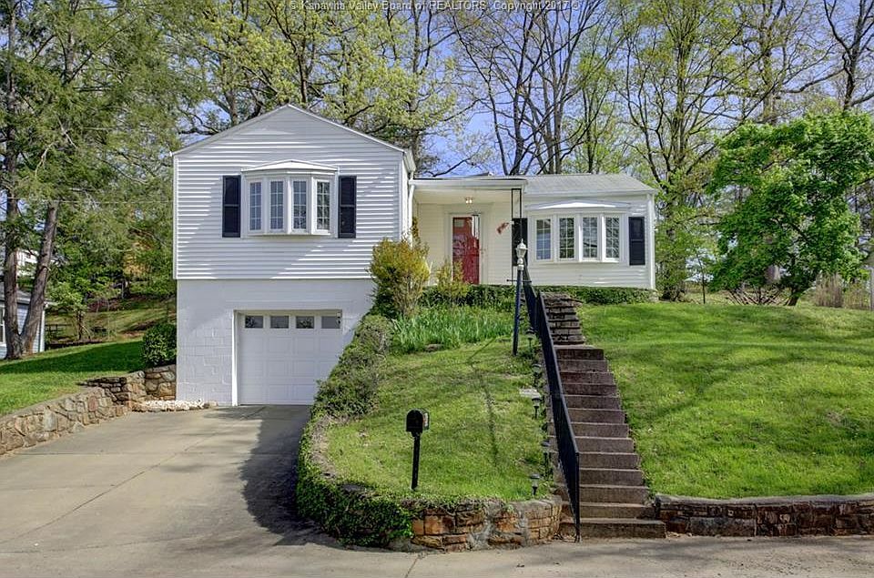 1st image of 906 Churchill Cir