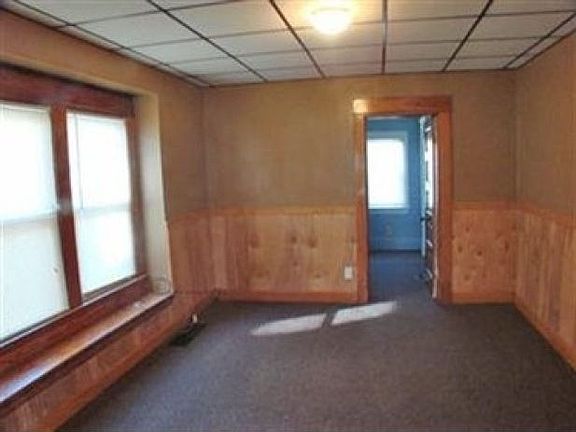3rd image of 3895 E 43rd St