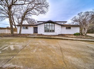 1112 Cooks Ln, Fort Worth, TX 76120