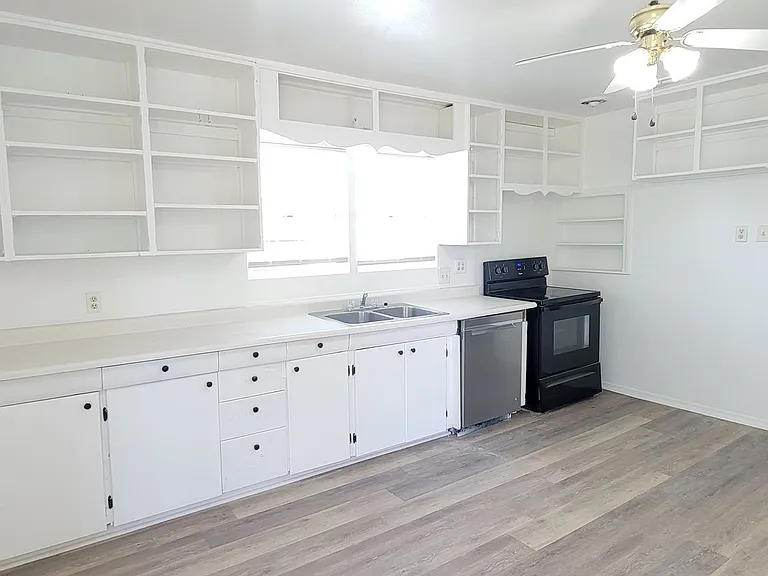 2901 Wallace St — Photo 8