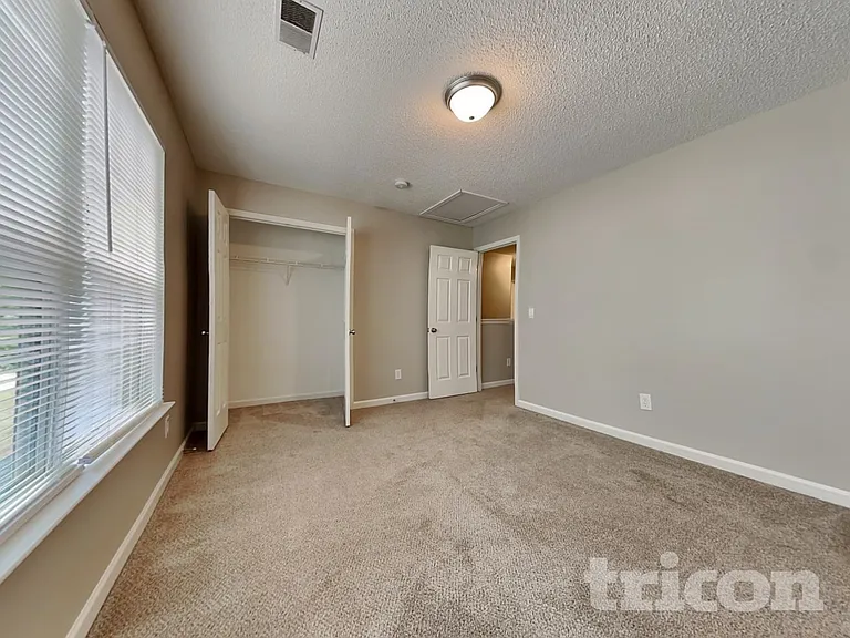 121 Eagle Pointe Dr — Photo 10