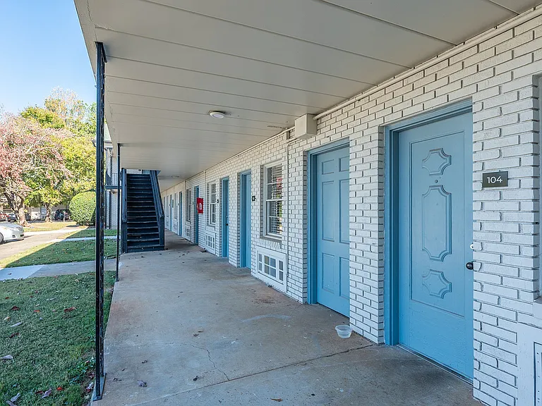 Exterior 5