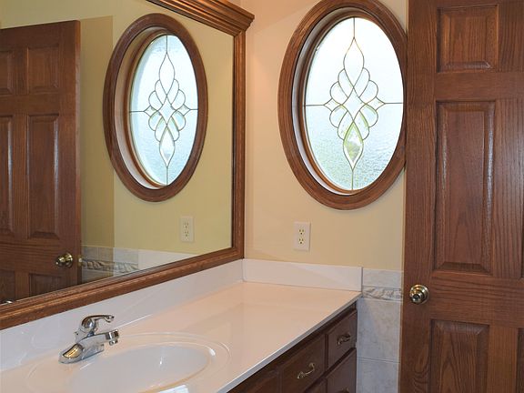 5th image of 603 Heritage Trl NE