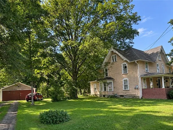 16 Trianna St, Belmont, NY 14813