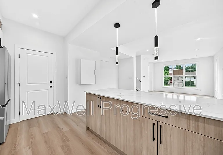 14510 95th Ave NW #MAIN FLOOR — Photo 8