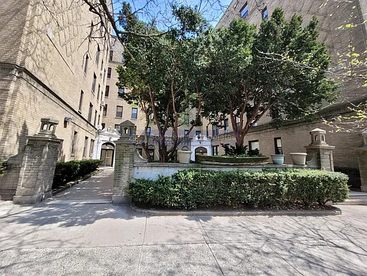 Rented by Sovereign Associates | media 19