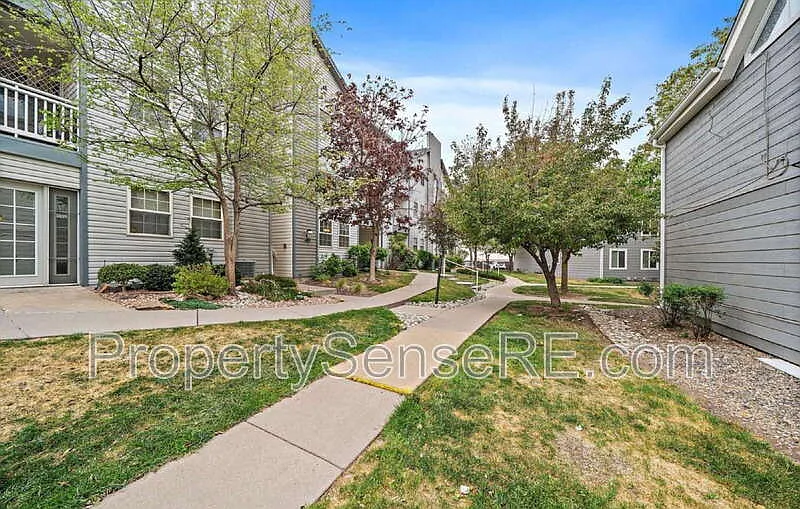 2 bed, 2.0 bath, 963 sqft, $1,900 — Photo 2