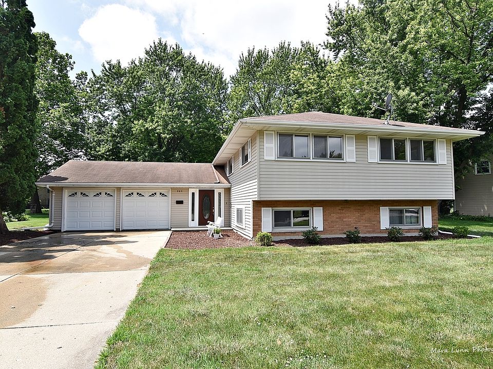 1st image of 305 Carriage Hill Dr
