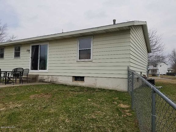 5th image of 555 Vida Cir