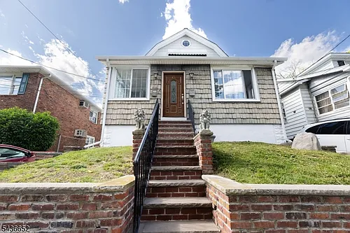 210 Globe Ave Photo 1