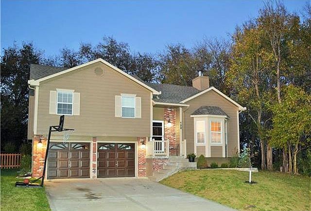 1st image of 122 E Sierra Dr