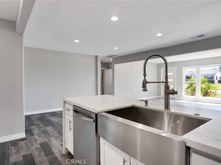 517 N Chalburn Ave — Photo 12