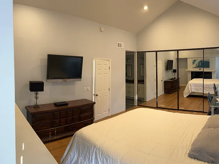821 W 15th St #3D — Photo 25