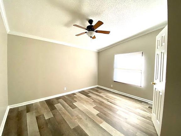 5th image of 19 Rose Hill Dr