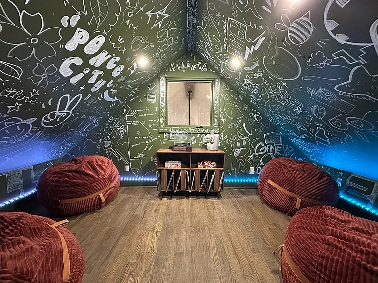 Located on the 2nd floor, the Artwalk Social lounge. Enjoy a curated record player, vinyls, games, large, cozy bean bags, and warm ambient lighting. A private retreat designed for connection, conversation, and unwinding.