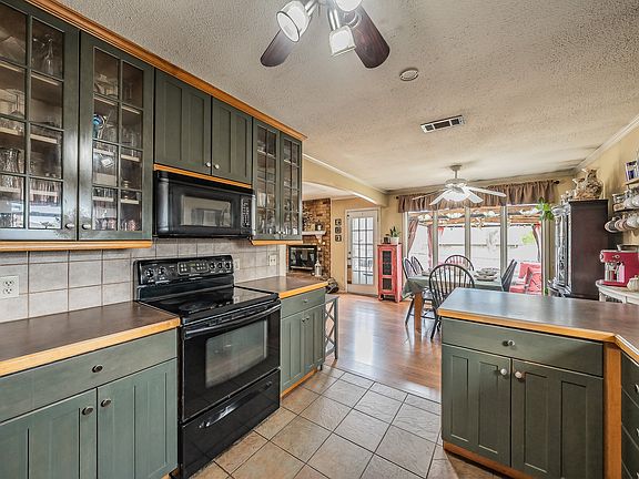 2nd image of 748 Regency Dr